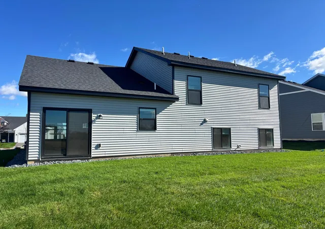 Photo 2 of Single family home for sale at 1652 Lund Way, Shakopee, MN 55379 | MLS# 7156147 | Listing updated on 2026-10-17
