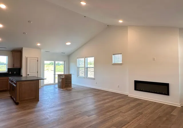 Photo 3 of Single family home for sale at 1652 Lund Way, Shakopee, MN 55379 | MLS# 7156147 | Listing updated on 2026-10-07