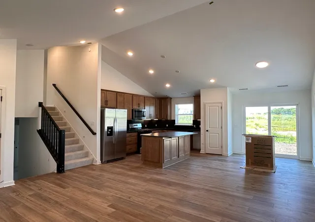 Photo 4 of Single family home for sale at 1652 Lund Way, Shakopee, MN 55379 | MLS# 7156147 | Listing updated on 2026-10-07