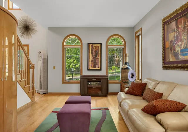 Photo 2 of Single family home for sale at 31 Marcin Hl, Burnsville, MN 55337 | MLS# 7156149 | Listing updated on 2026-10-08