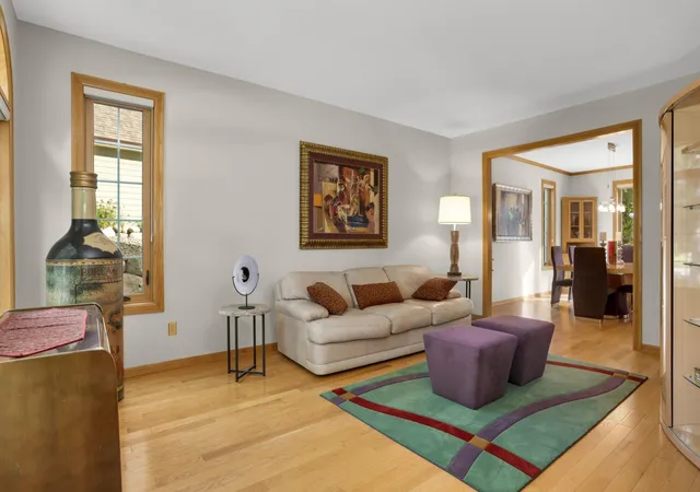Photo 4 of Single family home for sale at 31 Marcin Hl, Burnsville, MN 55337 | MLS# 7156149 | Listing updated on 2026-10-08