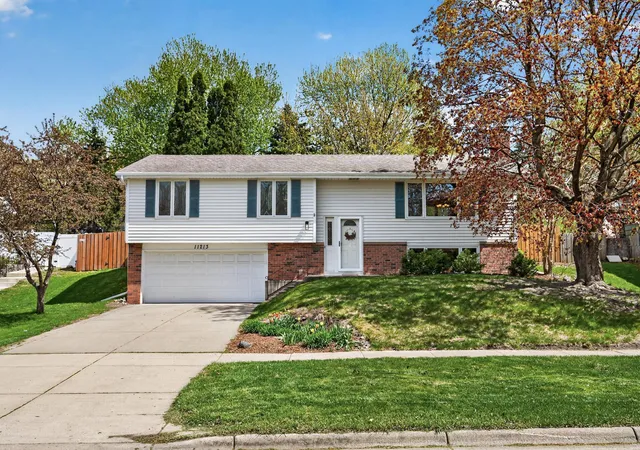 Photo 1 of Single family home for sale at 11213 River Hills Dr, Burnsville, MN 55337 | MLS# 7156152 | Listing updated on 2026-10-09