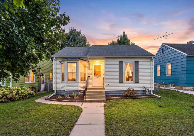 Photo 1 of Single family home for sale at 1340 3rd Street E, Saint Paul, MN 55106 | MLS# 7156157 | Listing updated on 2026-10-08