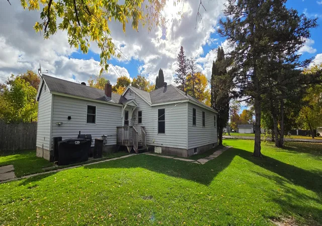 Photo 3 of Single family home for sale at 1120 9th Street, International Falls, MN 56649 | MLS# 7156174 | Listing updated on 2026-10-08