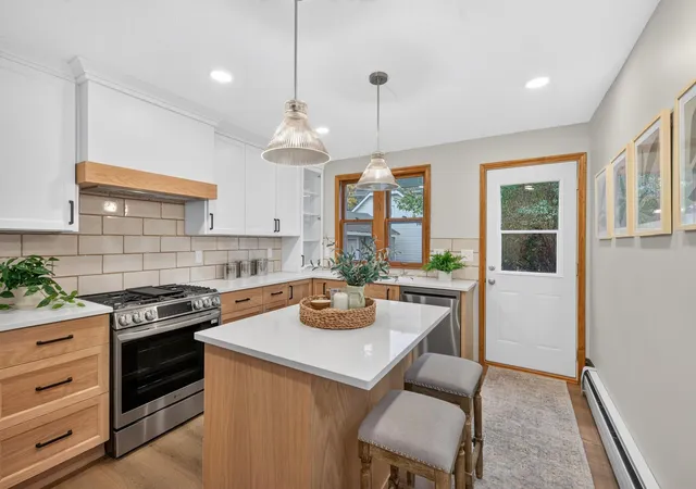 Photo 3 of Single family home for sale at 1650 Hague Ave, Saint Paul, MN 55104 | MLS# 7156175 | Listing updated on 2026-10-30