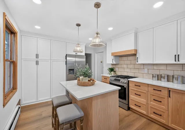 Photo 4 of Single family home for sale at 1650 Hague Ave, Saint Paul, MN 55104 | MLS# 7156175 | Listing updated on 2026-10-30