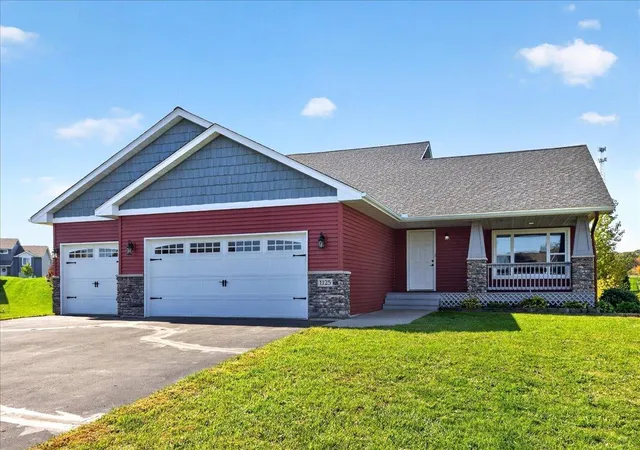 Photo 1 of Single family home for sale at 1125 Wyoming St, Roberts, WI 54023 | MLS# 7156181 | Listing updated on 2026-10-09