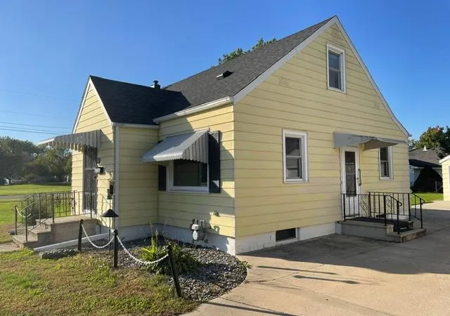 Photo 3 of Single family home for sale at 803 13th Avenue SE, Austin, MN 55912 | MLS# 7156195 | Listing updated on 2026-10-07