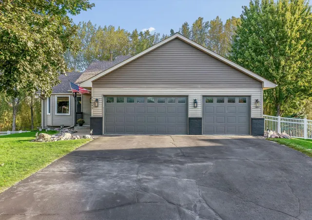 Photo 3 of Single family home for sale at 16093 Wren Ct SE, Prior Lake, MN 55372 | MLS# 7156203 | Listing updated on 2026-10-09