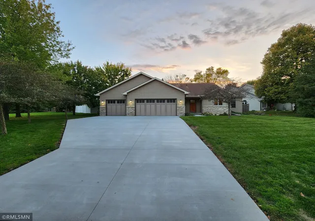 Single family home for sale at 915 Ferndale Ave S, Saint Paul, MN 55119 | MLS# 7156218