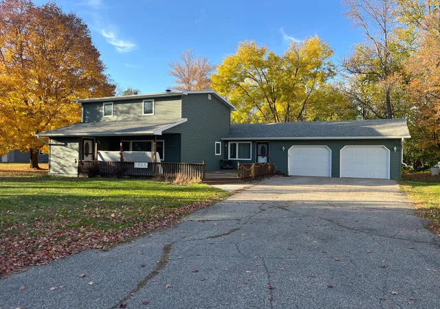 Photo 1 of Single family home for sale at 125 5th Street S, Erskine, MN 56535 | MLS# 7156229 | Listing updated on 2026-10-08