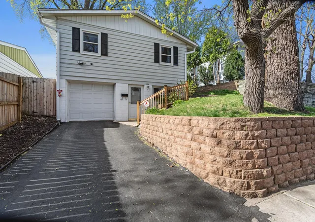 Photo 3 of Single family home for sale at 1326 Reaney Ave, Saint Paul, MN 55106 | MLS# 7156233 | Listing updated on 2026-10-08