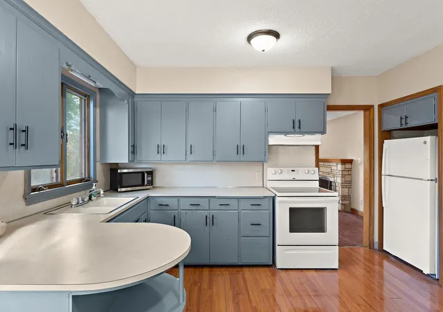 Photo 4 of Single family home for sale at 1603 Frost Ave, Saint Paul, MN 55109 | MLS# 7156236 | Listing updated on 2026-10-08