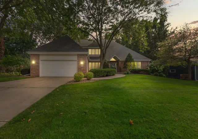 Photo 2 of Single family home for sale at 713 Highland Ave, Northfield, MN 55057 | MLS# 7156237 | Listing updated on 2026-10-08