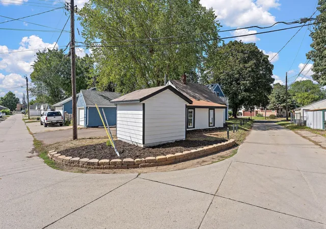 Photo 21 of Single family home for sale at 244 Dale St E, South Saint Paul, MN 55075 | MLS# 7156239 | Listing updated on 2026-10-08