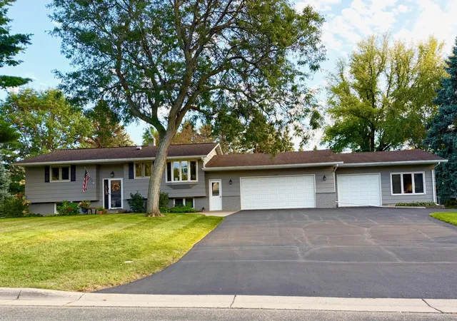 Photo 1 of Sale Pending at 642 Callahan Pl, Saint Paul, MN 55118 | MLS# 7156240 | Listing updated on 2026-10-07