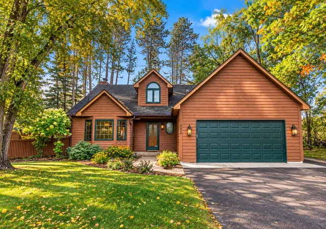 Photo 1 of Single family home for sale at 202 Robert St, Saint Paul, MN 55115 | MLS# 7156247 | Listing updated on 2026-10-09