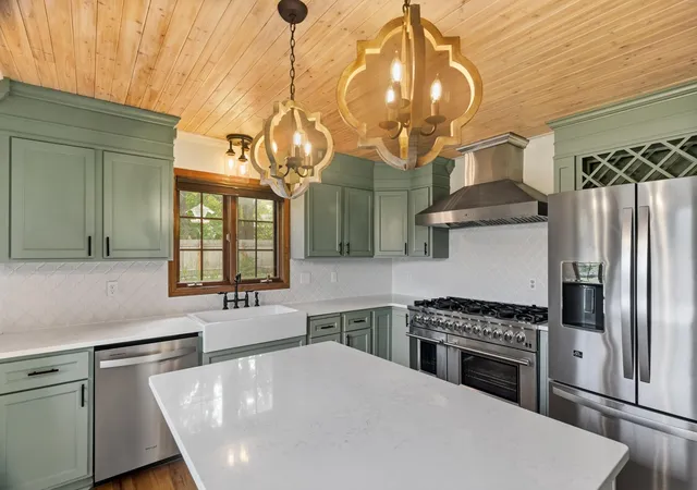 Photo 3 of Single family home for sale at 202 Robert St, Saint Paul, MN 55115 | MLS# 7156247 | Listing updated on 2026-10-09