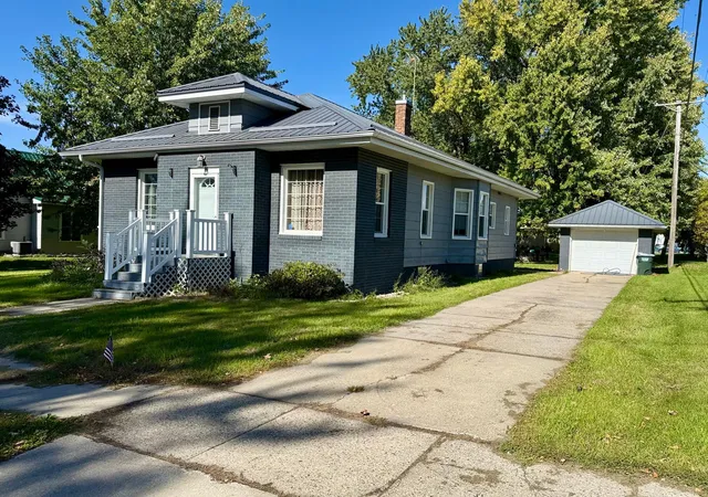Photo 1 of Single family home for sale at 14 W Oak St, Osakis, MN 56360 | MLS# 7156249 | Listing updated on 2026-10-07