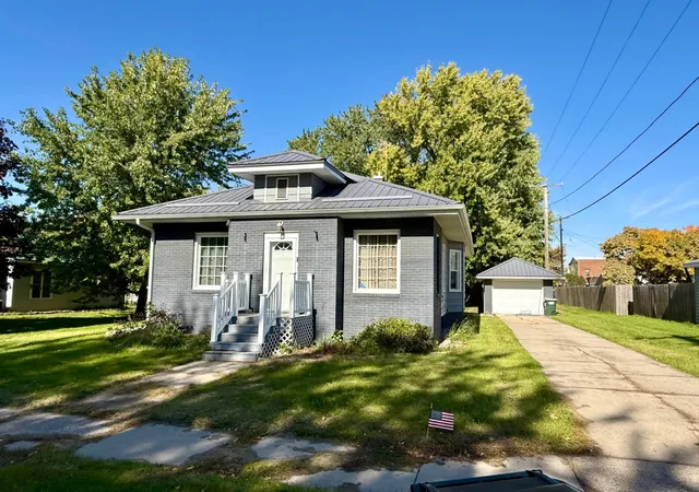 Photo 2 of Single family home for sale at 14 W Oak St, Osakis, MN 56360 | MLS# 7156249 | Listing updated on 2026-10-07