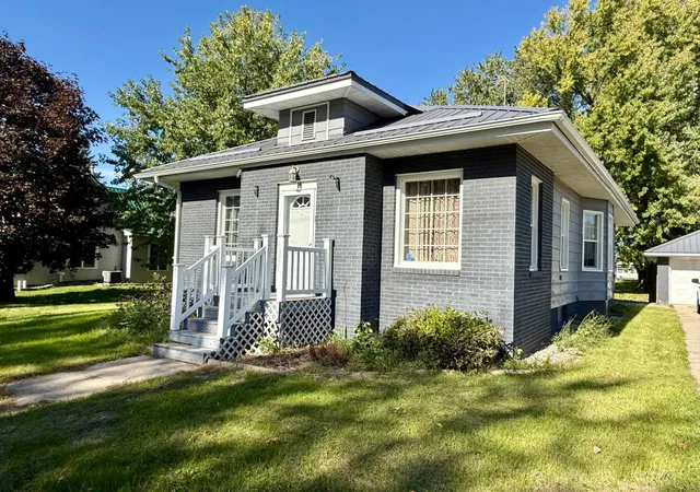 Photo 3 of Single family home for sale at 14 W Oak St, Osakis, MN 56360 | MLS# 7156249 | Listing updated on 2026-10-07