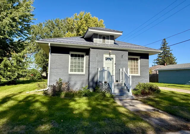 Photo 3 of Single family home for sale at 14 W Oak St, Osakis, MN 56360 | MLS# 7156249 | Listing updated on 2026-10-07