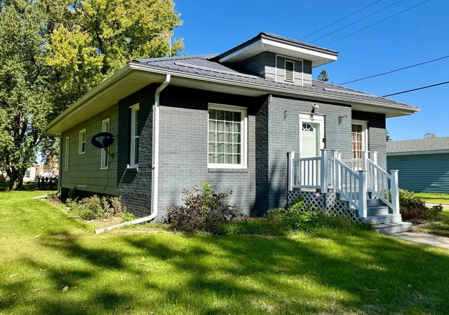 Photo 4 of Single family home for sale at 14 W Oak St, Osakis, MN 56360 | MLS# 7156249 | Listing updated on 2026-10-07