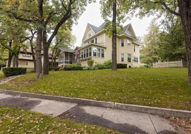 Photo 2 of Single family home for sale at 504 E Lakeside Dr, Fergus Falls, MN 56537 | MLS# 7156252 | Listing updated on 2026-10-08