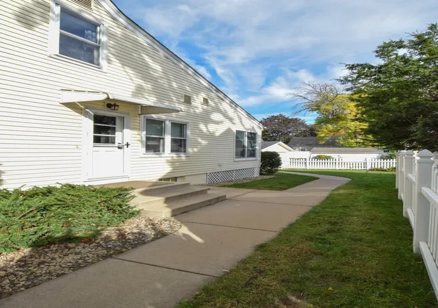 Photo 3 of Single family home for sale at 2123 Fairway Dr Ne, Minneapolis, MN 55421 | MLS# 7156254 | Listing updated on 2026-10-09