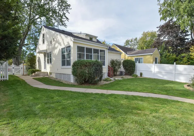 Photo 3 of Single family home for sale at 2123 Fairway Dr NE, Minneapolis, MN 55421 | MLS# 7156254 | Listing updated on 2026-10-09