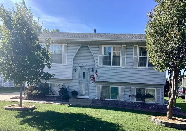 Single family home for sale at 4805 25th Avenue NW, Rochester, MN 55901 | MLS# 7156287
