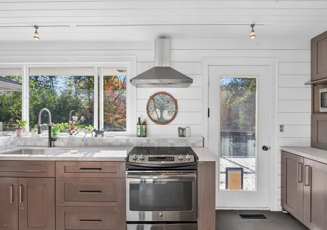 Photo 4 of Single family home for sale at 9812 Dellridge Rd, Minneapolis, MN 55425 | MLS# 7156306 | Listing updated on 2026-10-22