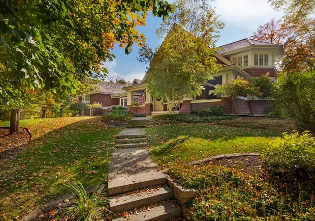 Photo 3 of Mansion for sale at 2875 Gale Rd, Wayzata, MN 55391 | MLS# 7156329 | Listing updated on 2026-10-21
