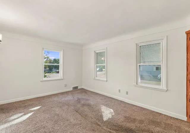 Listing Photo 5 - Condo for sale in building located at 1049 Gorman Ave, Saint Paul, MN 55118