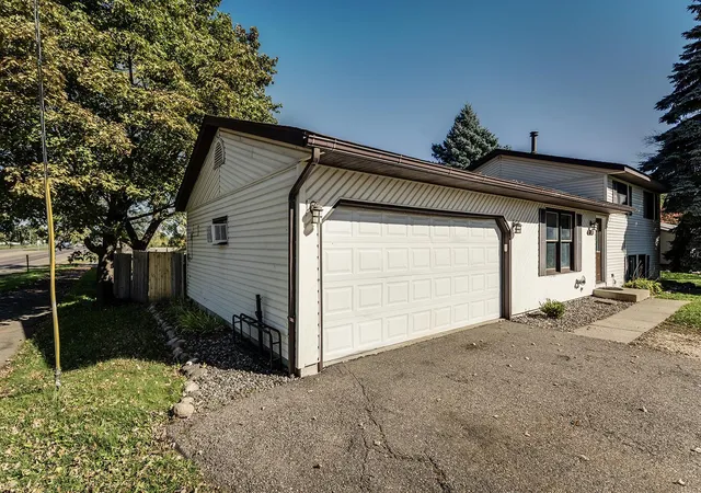 Photo 3 of Single family home for sale at 5479 180th Street W, Farmington, MN 55024 | MLS# 7156357 | Listing updated on 2026-10-10