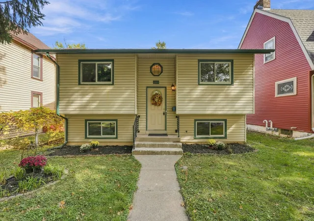 Photo 1 of Single family home for sale at 1741 Ames Pl, Saint Paul, MN 55106 | MLS# 7156380 | Listing updated on 2026-10-09
