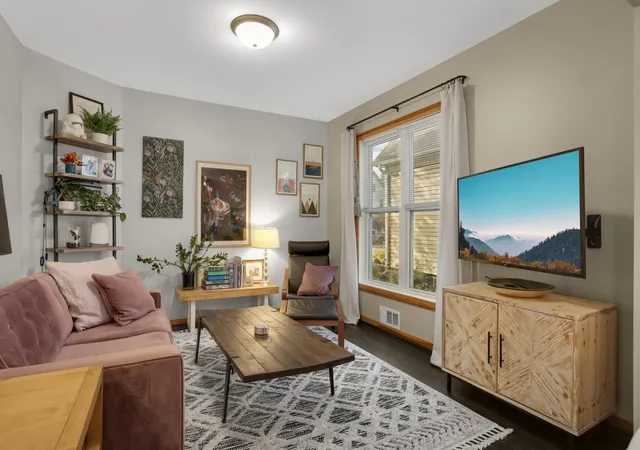 Photo 4 of House for sale at 1513 Washington St NE, Minneapolis, MN 55413 | MLS# 7156382 | Listing updated on 2026-10-14