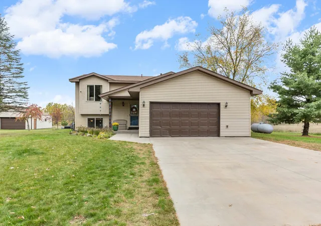 Photo 3 of Single family home for sale at 5602 285th Avenue NW, Isanti, MN 55040 | MLS# 7156398 | Listing updated on 2026-10-21