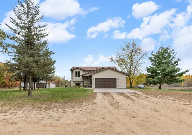 Photo 4 of Single family home for sale at 5602 285th Avenue NW, Isanti, MN 55040 | MLS# 7156398 | Listing updated on 2026-10-21