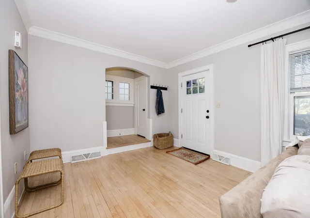 Photo 3 of Single family home for sale at 285 Queen Ave N, Minneapolis, MN 55405 | MLS# 7156399 | Listing updated on 2026-10-23