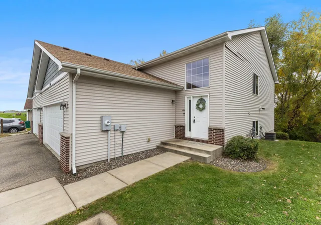 Photo 1 of Townhouse for sale at 206 Rock Brk Blvd, Montrose, MN 55363 | MLS# 7156420 | Listing updated on 2026-10-09