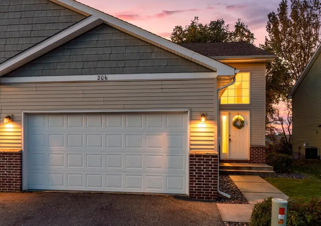 Photo 2 of Townhouse for sale at 206 Rock Brk Blvd, Montrose, MN 55363 | MLS# 7156420 | Listing updated on 2026-10-09