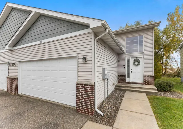 Photo 3 of Townhouse for sale at 206 Rock Brk Blvd, Montrose, MN 55363 | MLS# 7156420 | Listing updated on 2026-10-09