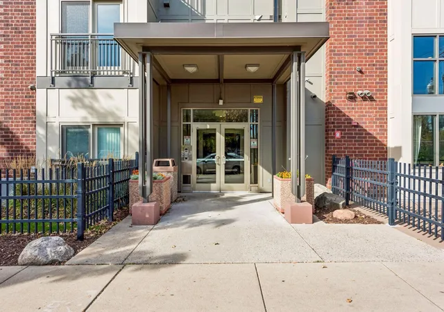 Listing Photo 4 - Condo for sale in building located at 2900 11Th Ave S, Minneapolis, MN 55407 - Unit #113