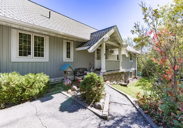 Photo 3 of Multi family home for sale at 1424 E Skyline Pkwy, Duluth, MN 55805 | MLS# 7156429 | Listing updated on 2026-10-08