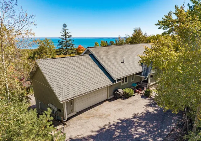 Listing Photo 5 - Condo for sale in building located at 1424 E Skyline Pkwy, Duluth, MN 55805