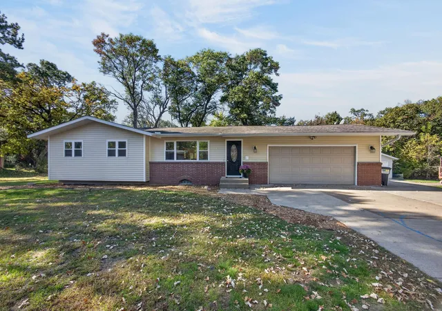 Single family home for sale at 2555 Holly St S, Cambridge, MN 55008 | MLS# 7156439
