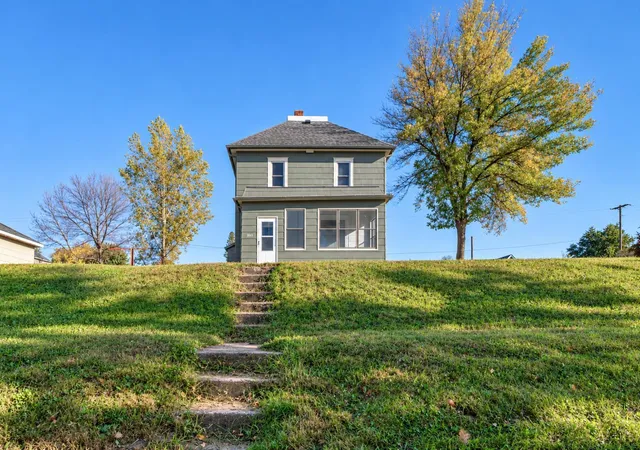 Photo 2 of Single family home for sale at 203 N 3rd Street, Le Sueur, MN 56058 | MLS# 7156440 | Listing updated on 2026-10-20