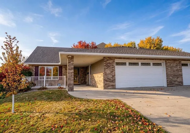Photo 1 of Townhouse for sale at 211 Valley View Dr Se, Willmar, MN 56201 | MLS# 7156444 | Listing updated on 2026-10-08
