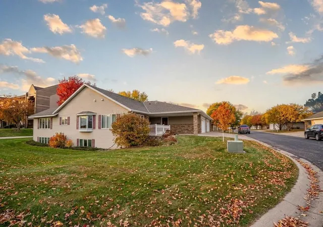 Photo 2 of Townhouse for sale at 211 Valley View Dr Se, Willmar, MN 56201 | MLS# 7156444 | Listing updated on 2026-10-08
